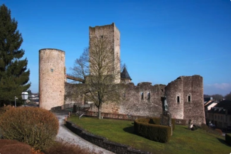 Burg Useldange (Luxemburg)